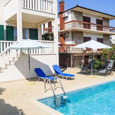 Zlatan By Interhome Стари Град